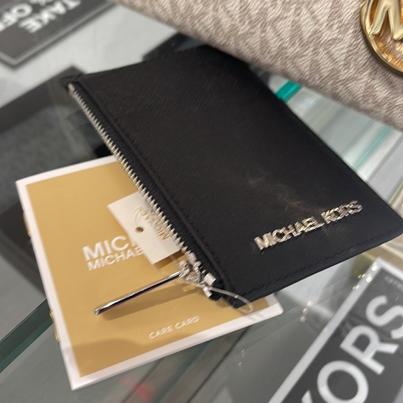 MICHAEL KORS
Jet Set Travel Medium Top Zip Leather Card Case Wallet 
Black 
NWT - Picture 13 of 16